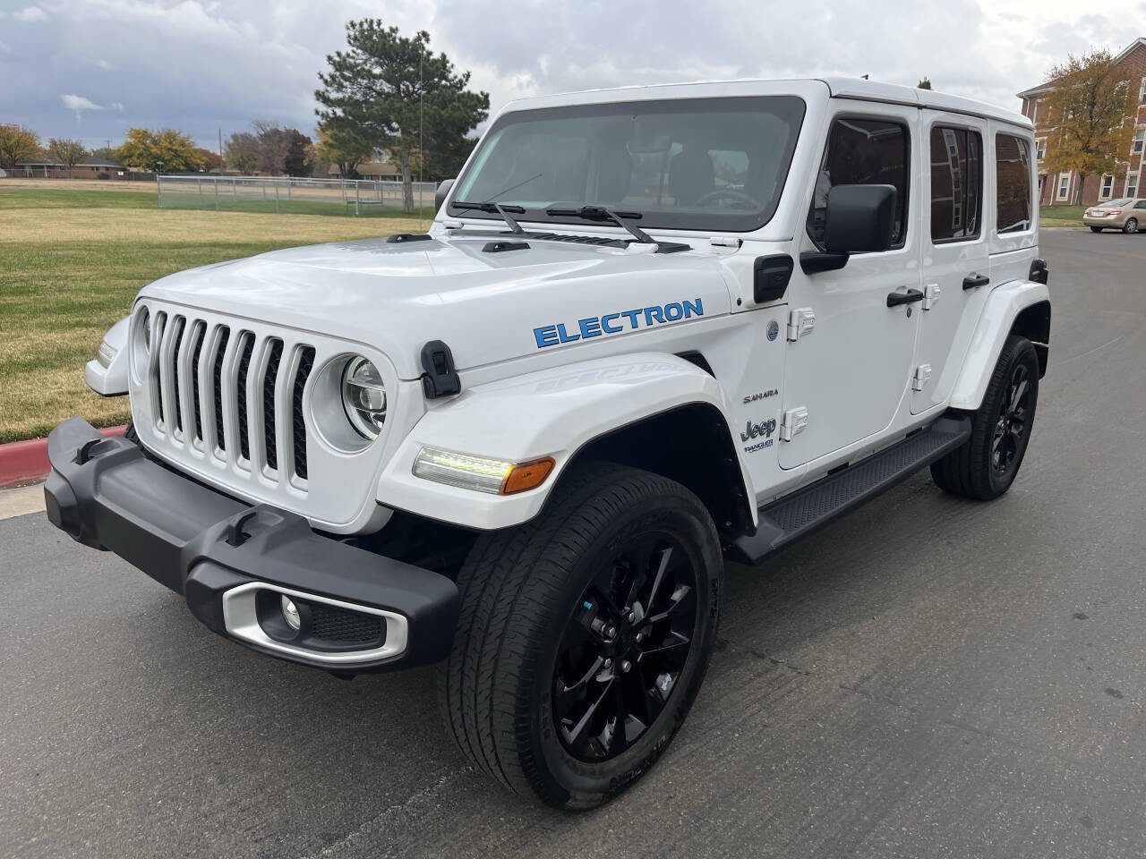 Used 2021 Jeep Wrangler Unlimited Sahara image 2