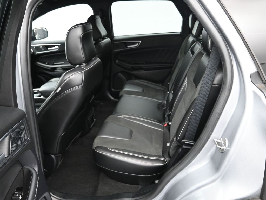 Used 2020 Ford Edge ST image 23