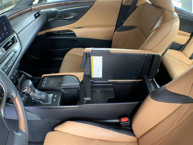 Certified 2022 Lexus ES 300h Ultra Luxury w/ Accessory Package 2 FWD image 21