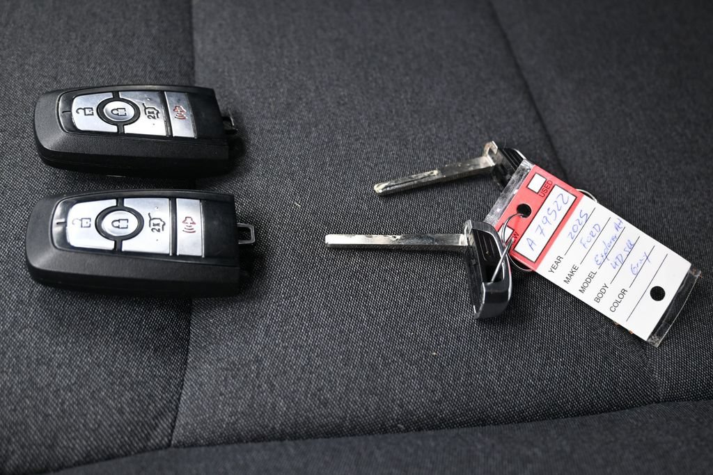 Used 2025 Ford Explorer Active RWD image 33