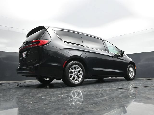 Used 2023 Chrysler Pacifica Touring-L FWD image 49