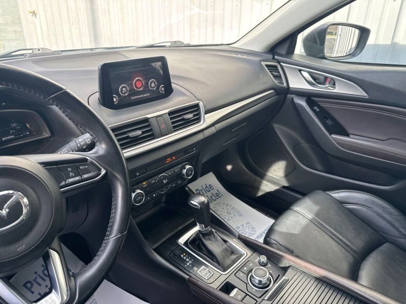 Used 2018 MAZDA MAZDA3 Touring image 22