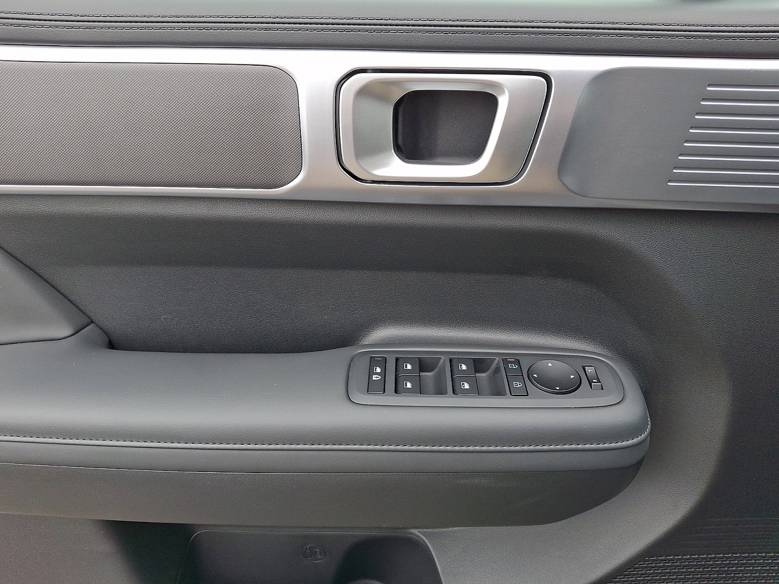 Certified 2025 Hyundai Santa Fe SEL image 13