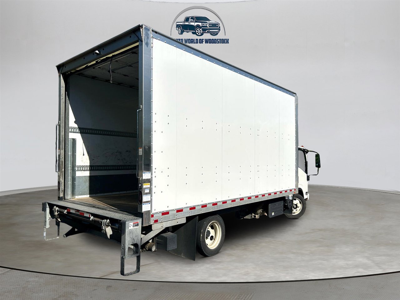 Used 2023 Chevrolet Low Cab Forward 5500XD image 5