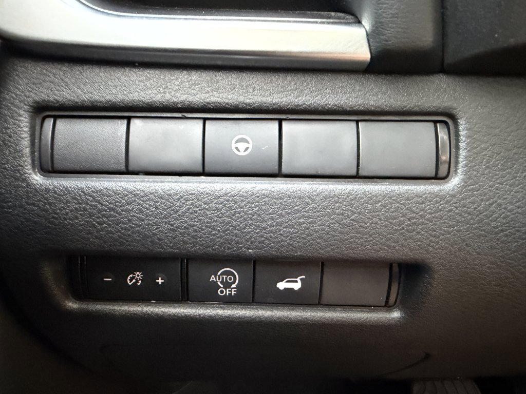 Used 2023 Nissan Rogue SV w/ SV Premium B Package image 28