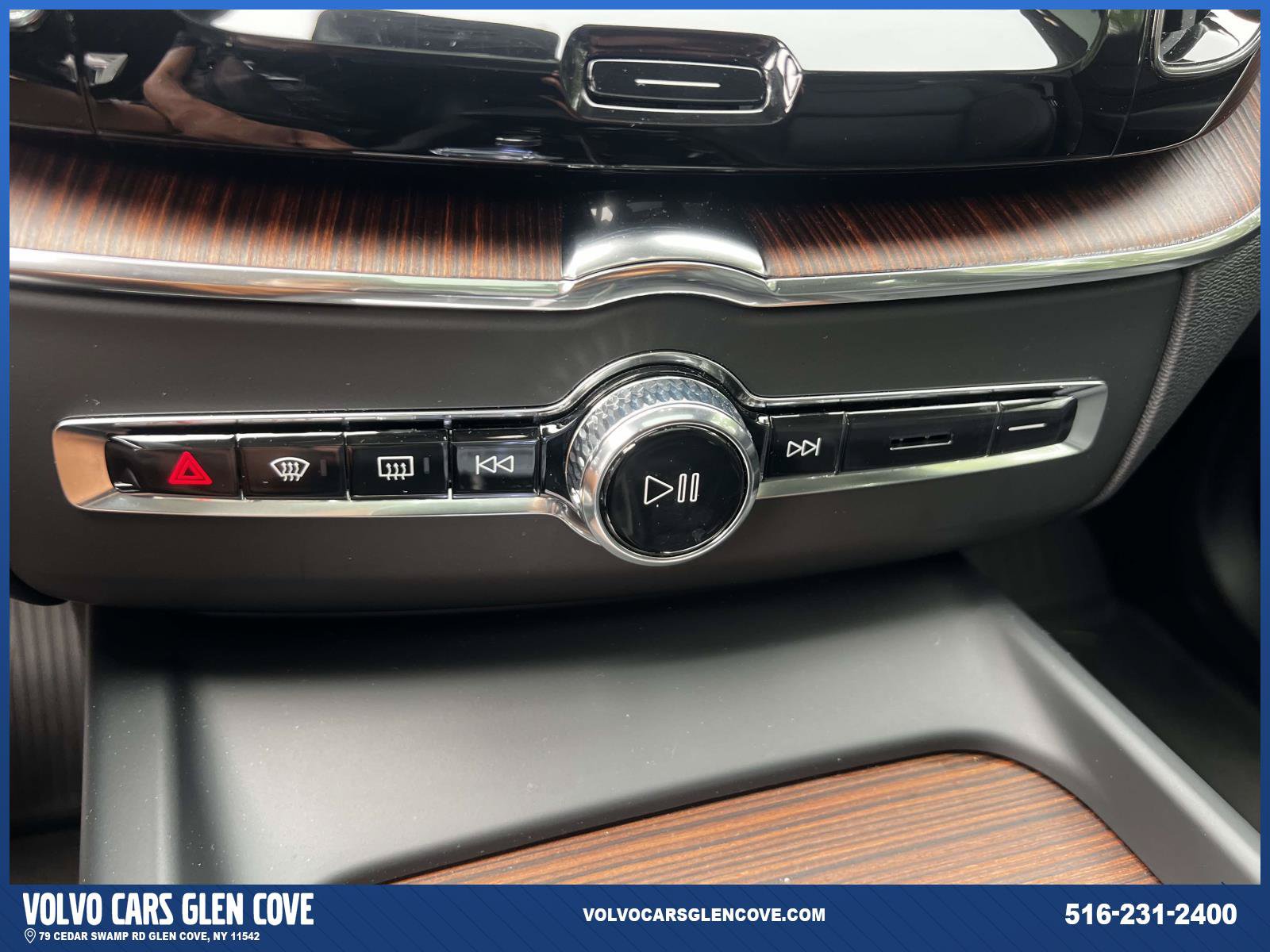 Used 2024 Volvo XC60 T8 Ultimate w/ Protection Package Premier AWD/4WD image 30