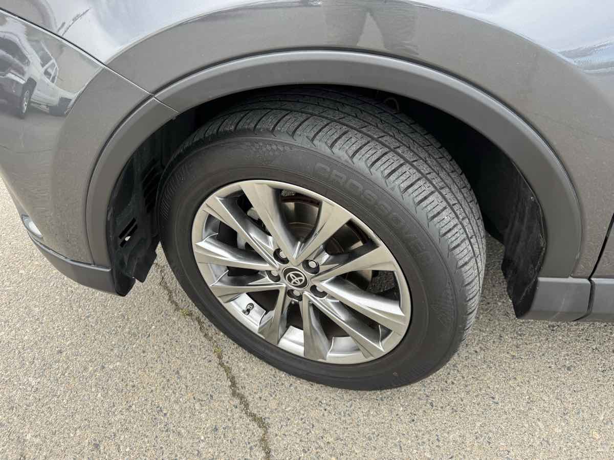 Used 2017 Toyota RAV4 Limited w/ Advanced Technology Package AWD/4WD image 38