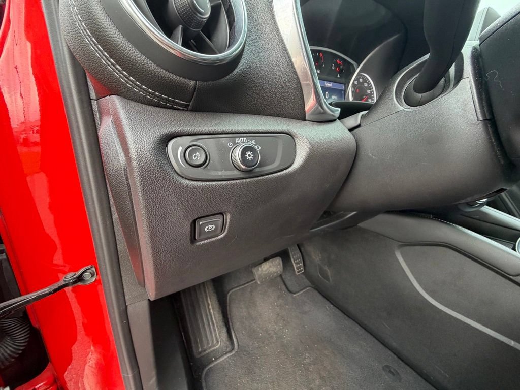 Used 2025 Chevrolet Blazer LT AWD/4WD image 18