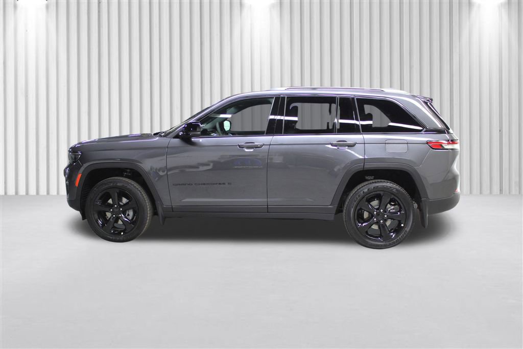 New 2025 Jeep Grand Cherokee Altitude image 7