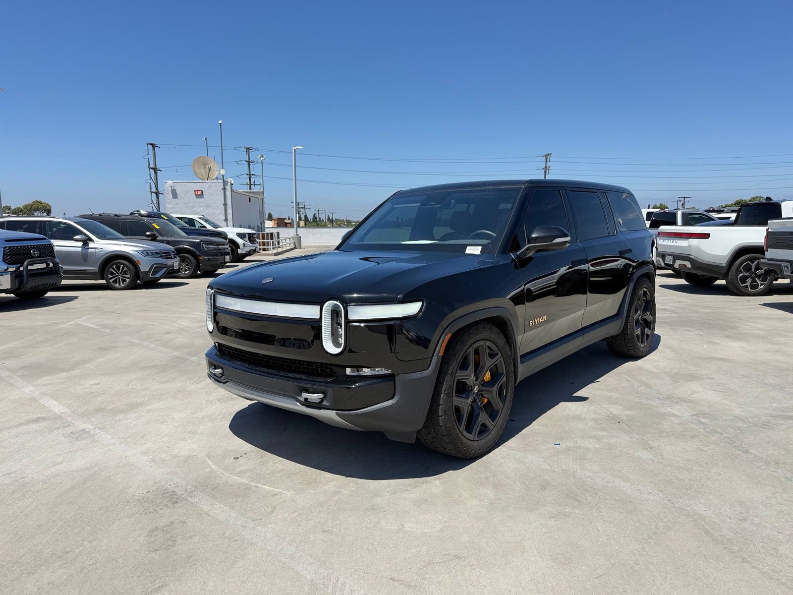 Used 2023 Rivian R1S Adventure AWD/4WD image 1