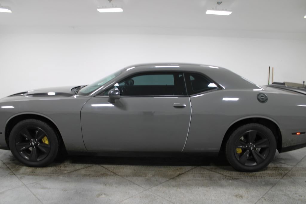 Used 2017 Dodge Challenger SXT image 6