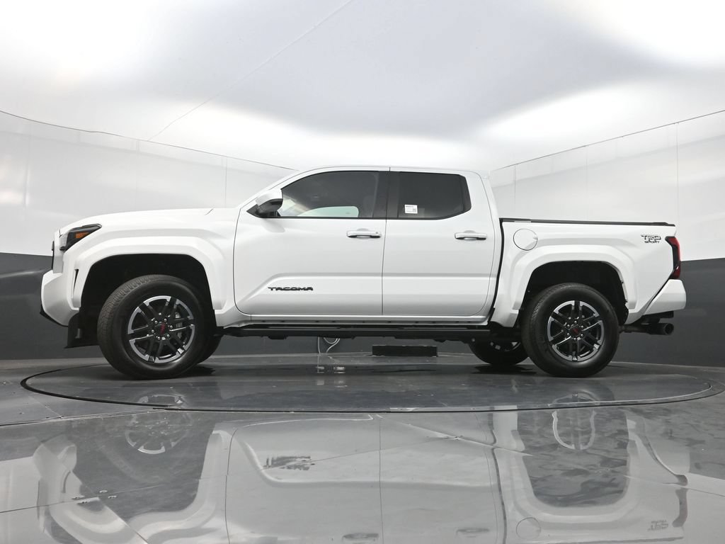 Used 2025 Toyota Tacoma TRD Sport AWD/4WD image 27