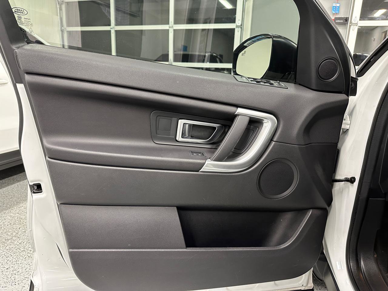 Used 2019 Land Rover Discovery Sport SE image 14