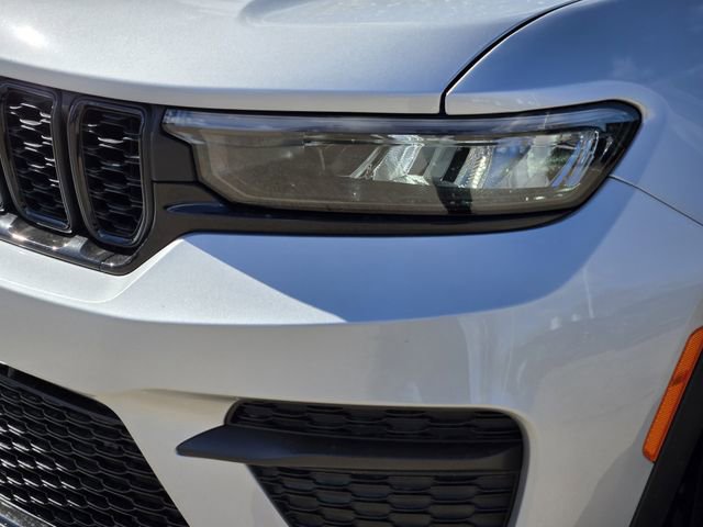 New 2025 Jeep Grand Cherokee Altitude AWD/4WD image 5