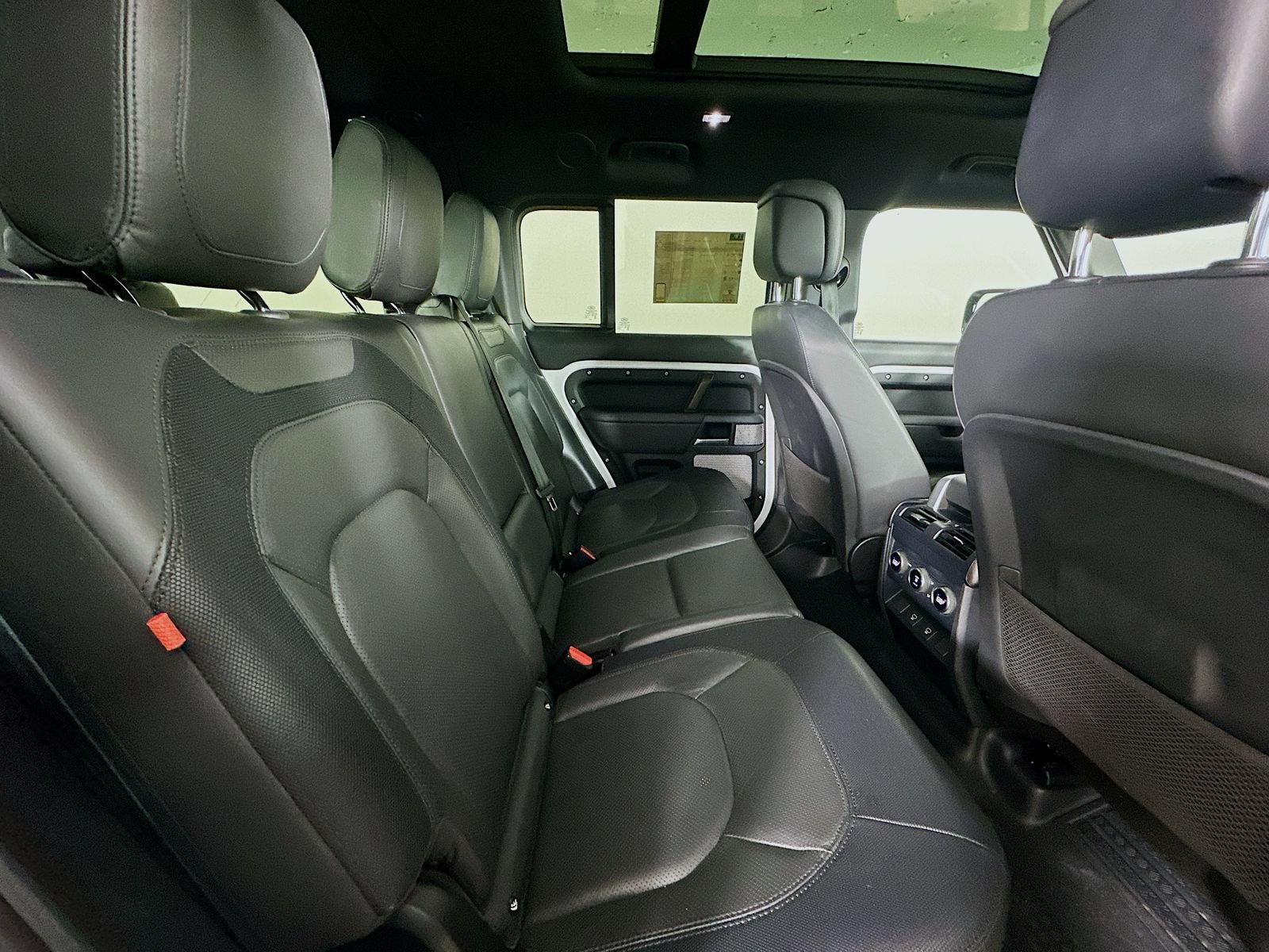 Used 2024 Land Rover Defender 130 X-Dynamic SE AWD/4WD image 42