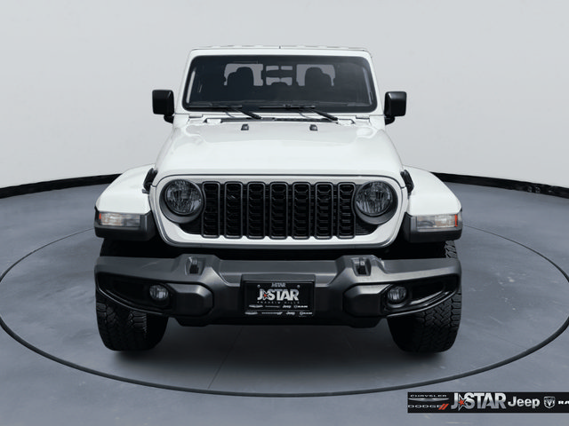 Used 2025 Jeep Gladiator Sport AWD/4WD image 2