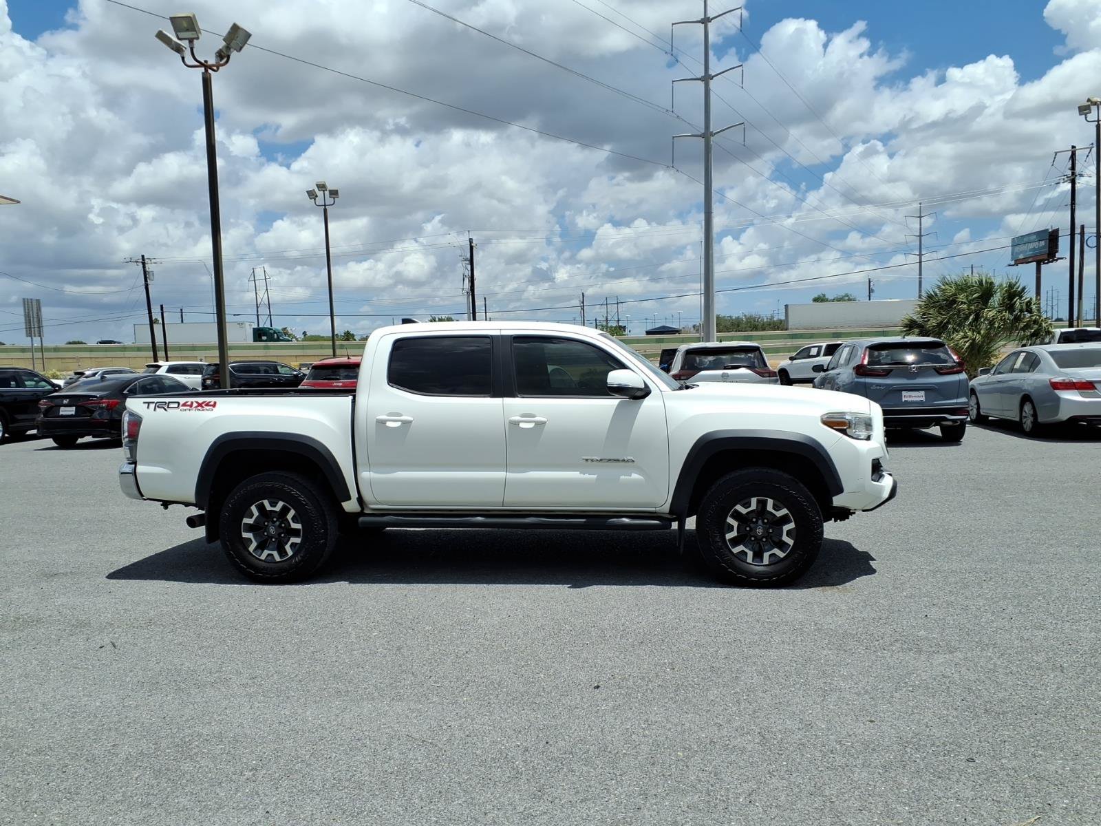 Used 2020 Toyota Tacoma TRD Off-Road w/ Exterior Package AWD/4WD image 9