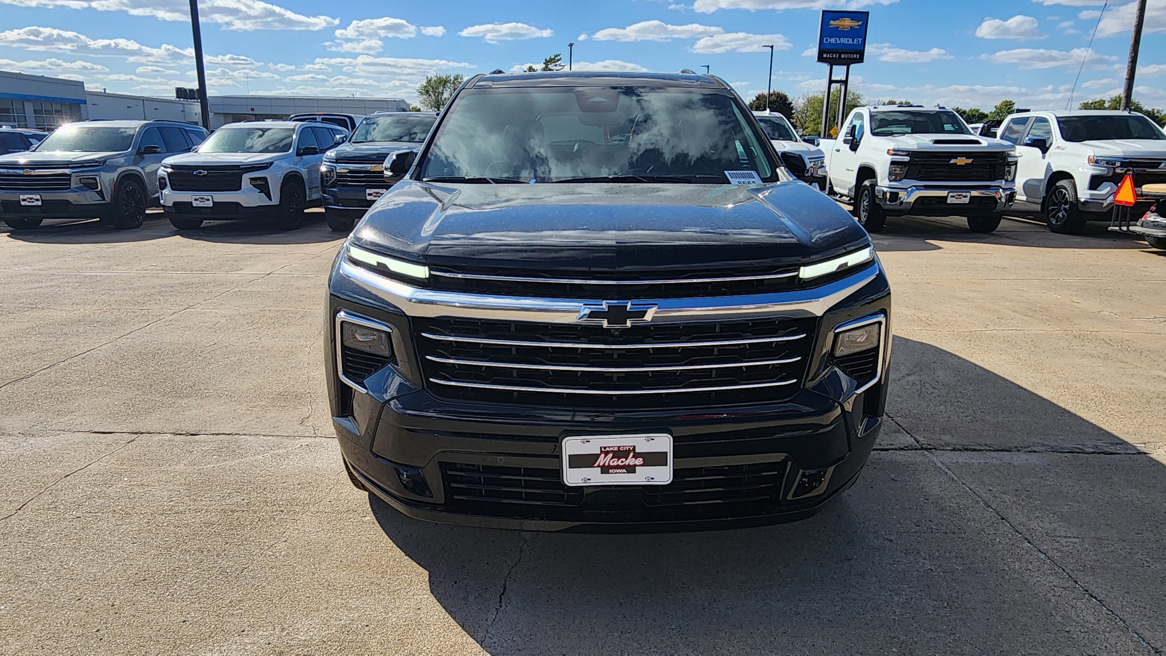 New 2026 Chevrolet Traverse High Country image 2