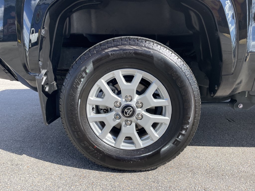 Certified 2024 Toyota Tacoma SR5 AWD/4WD image 12