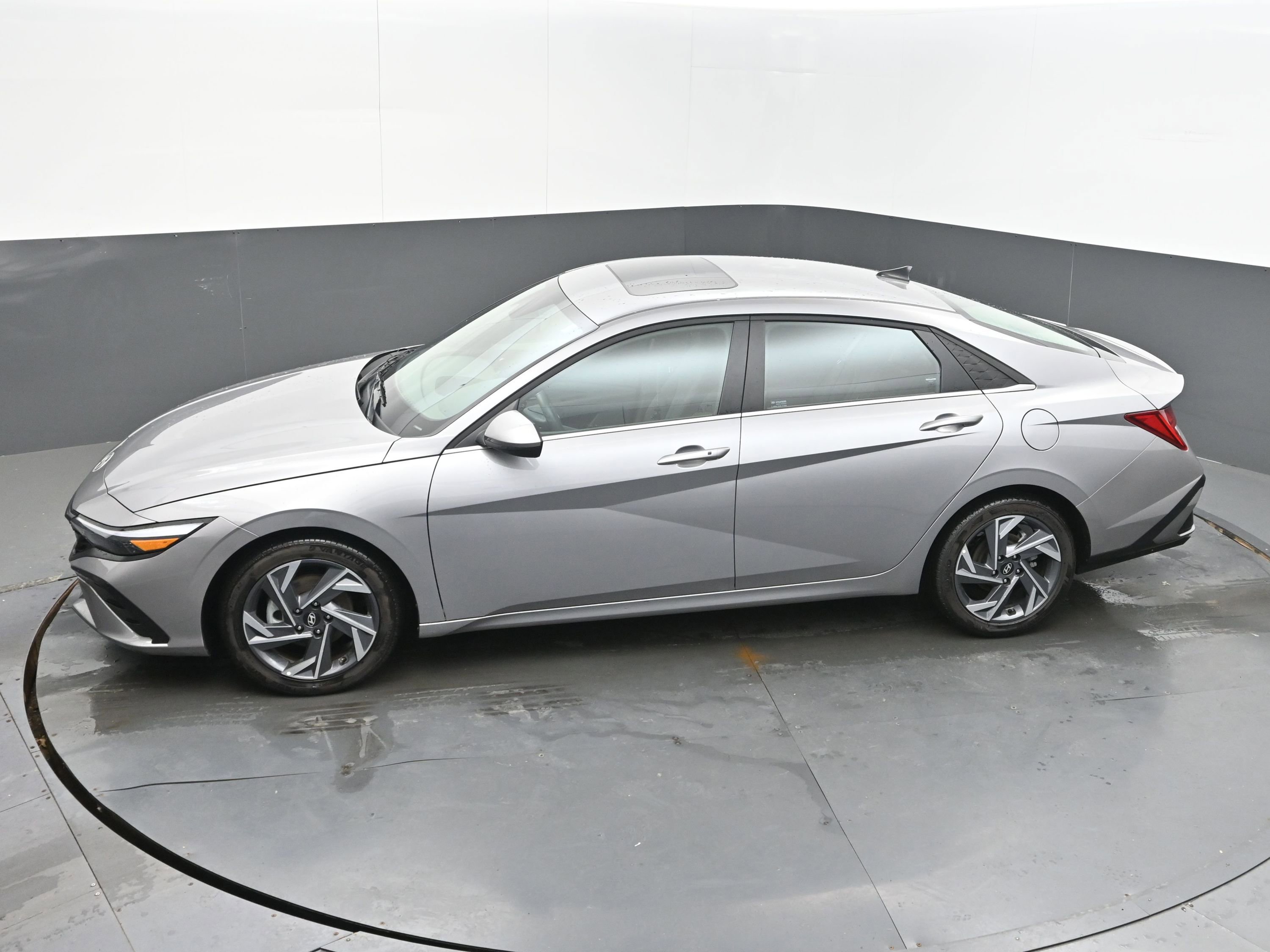 Used 2025 Hyundai Elantra SEL image 35