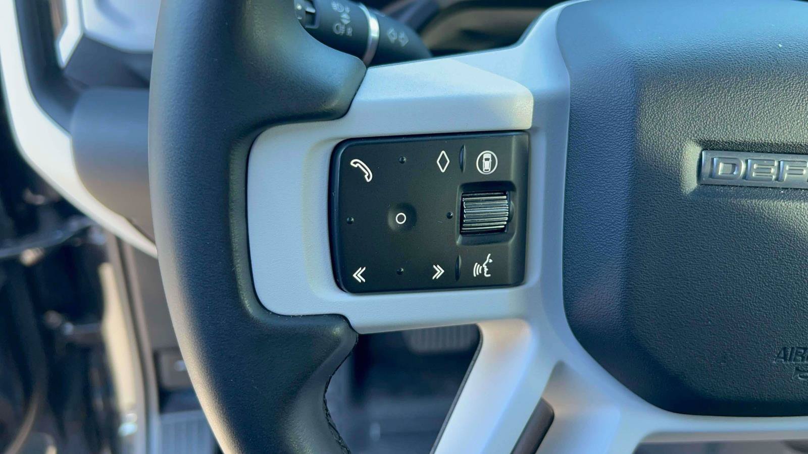 Used 2025 Land Rover Defender 110 S AWD/4WD image 19
