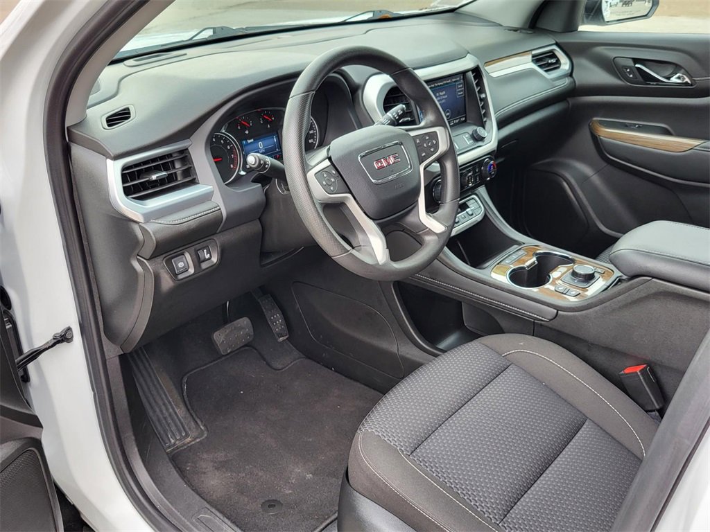 Used 2023 GMC Acadia SLE w/ Driver Convenience Package image 16