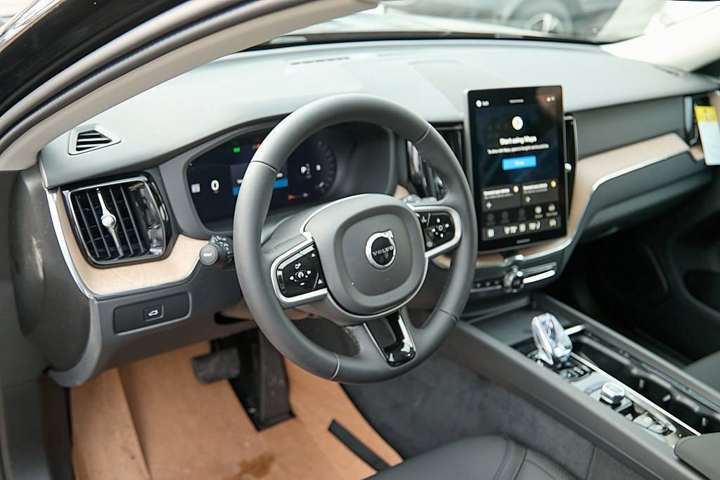 New 2026 Volvo XC60 B5 Plus w/ Protection Package Premier image 14