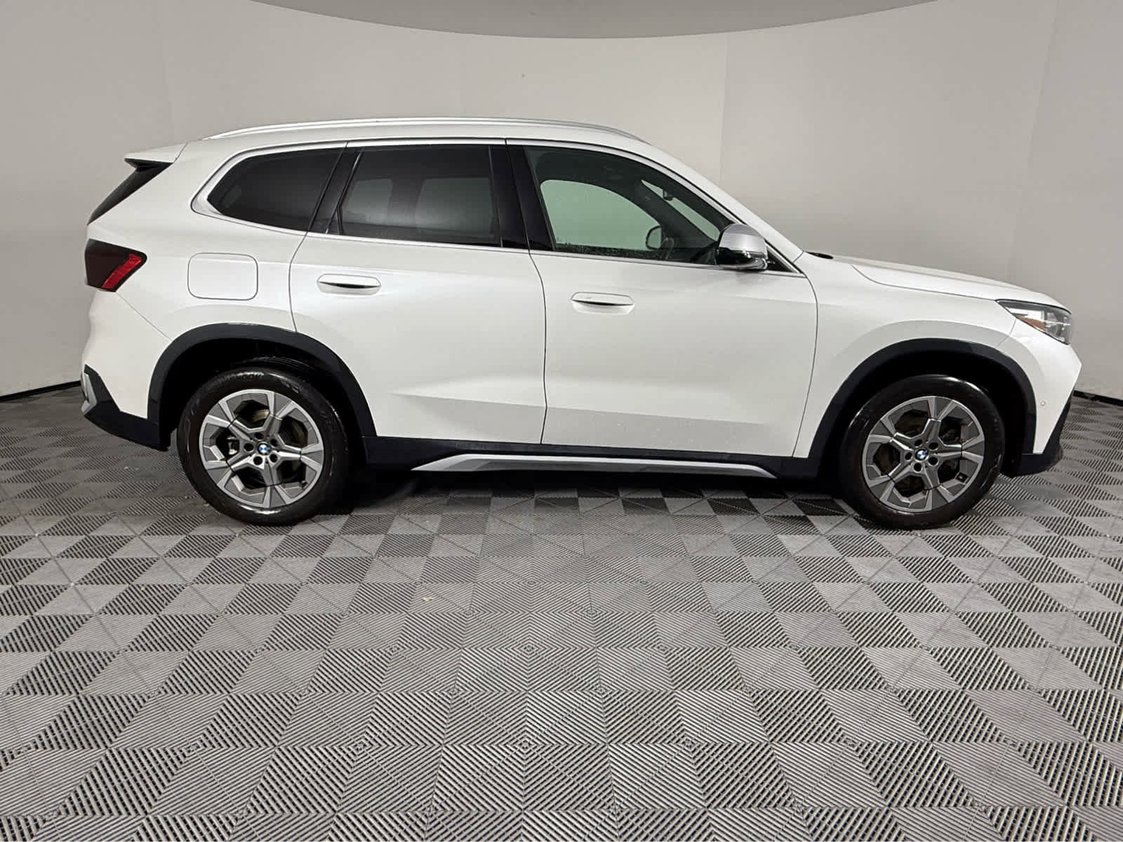 Certified 2023 BMW X1 xDrive28i w/ Premium Package image 2