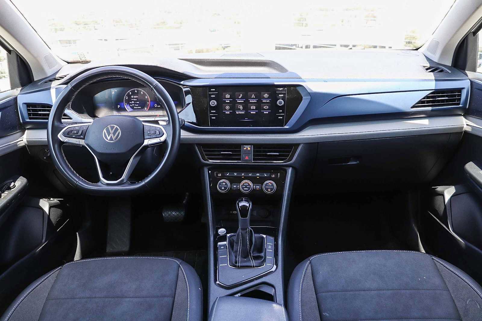 Certified 2024 Volkswagen Taos SE FWD image 12