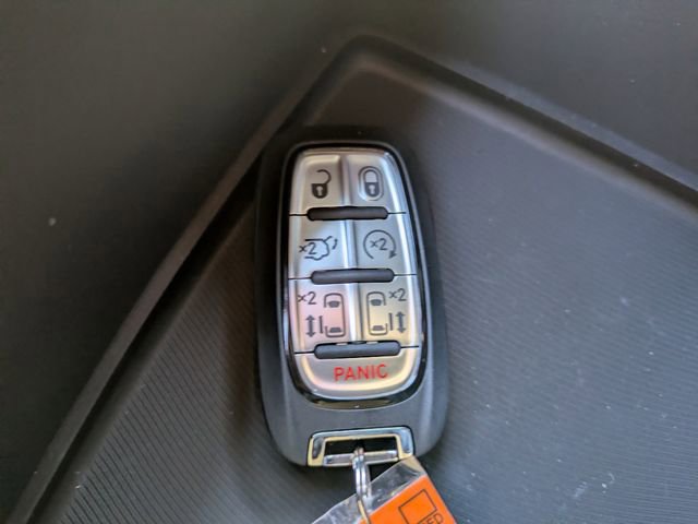 New 2026 Chrysler Pacifica Select image 31