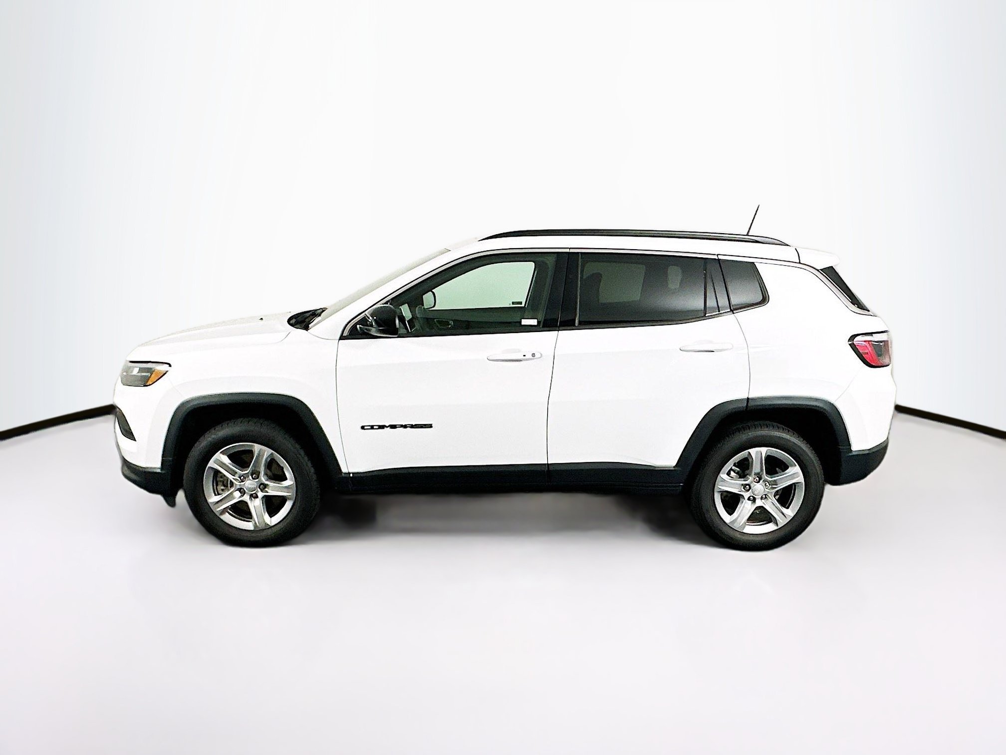 Used 2024 Jeep Compass Latitude AWD/4WD image 4