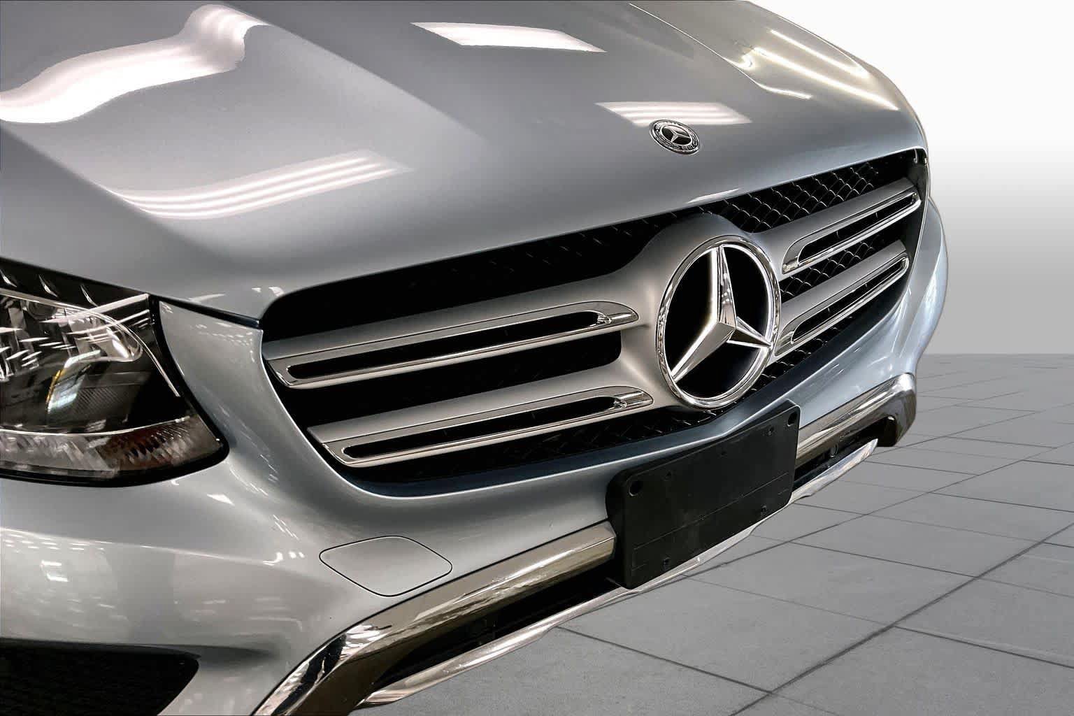 Used 2018 Mercedes-Benz GLC 300 4MATIC image 32