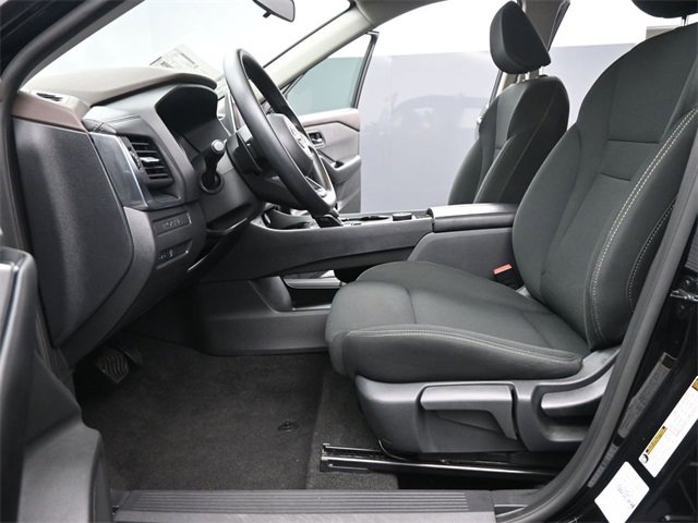 Used 2023 Nissan Rogue S image 10