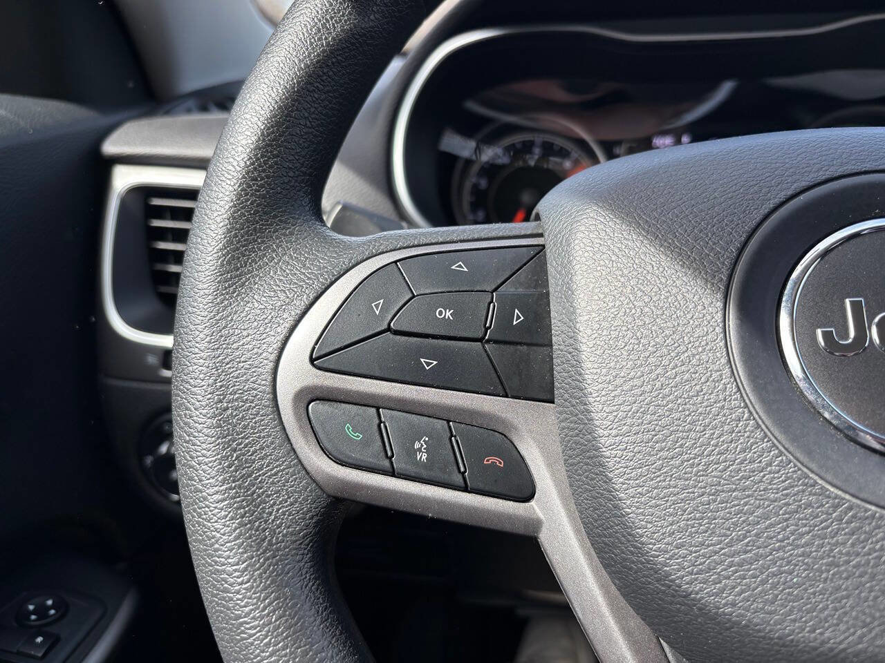 Used 2019 Jeep Cherokee Latitude w/ Popular Appearance Group image 25