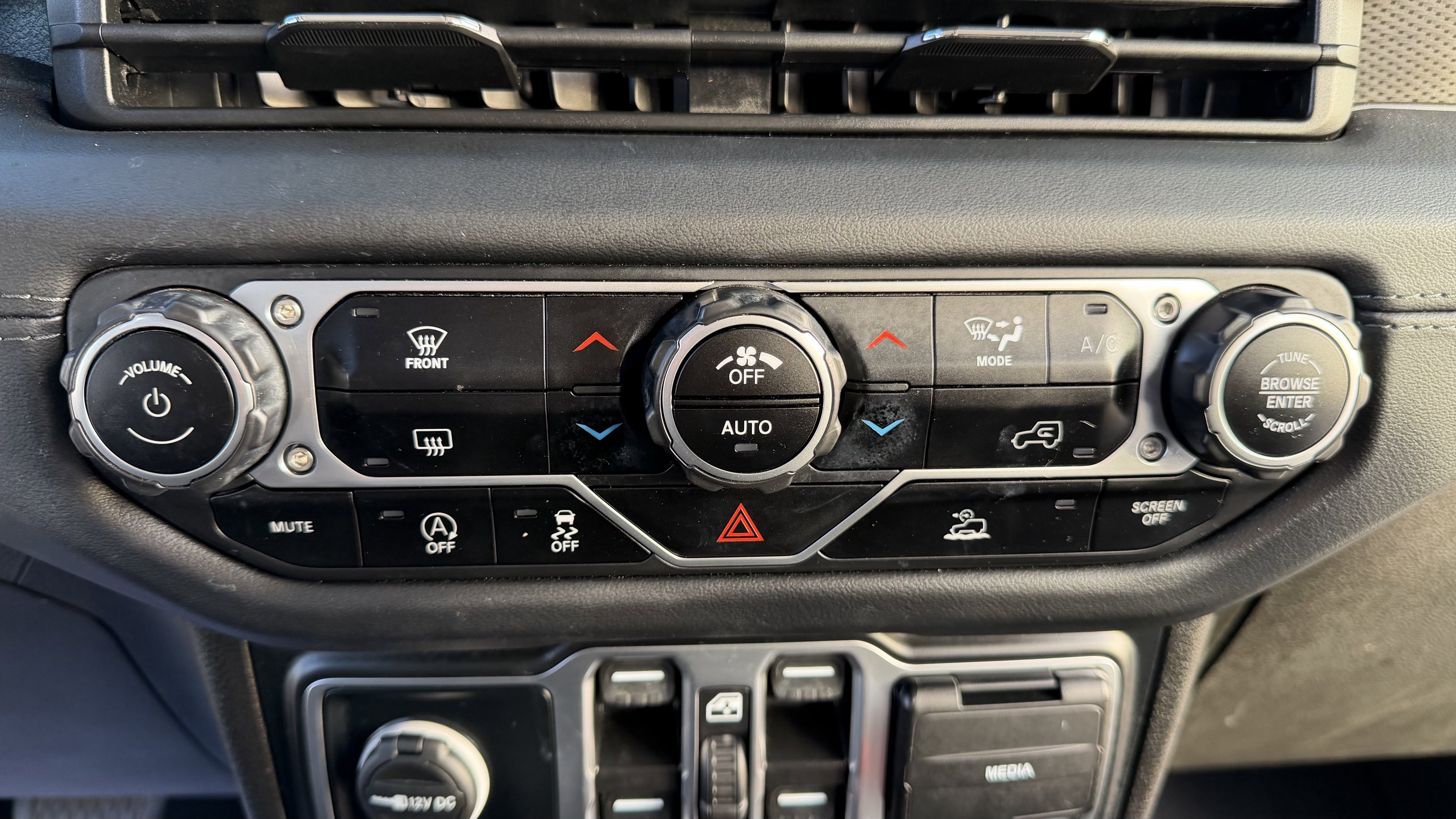 Used 2024 Jeep Wrangler Unlimited Rubicon AWD/4WD image 22