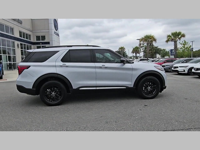 Used 2025 Ford Explorer Active AWD/4WD image 30