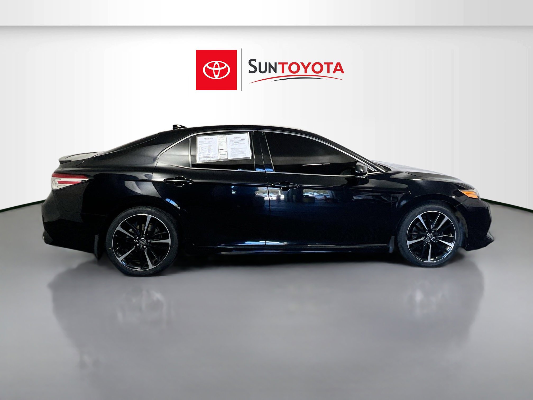Used 2020 Toyota Camry XSE image 2