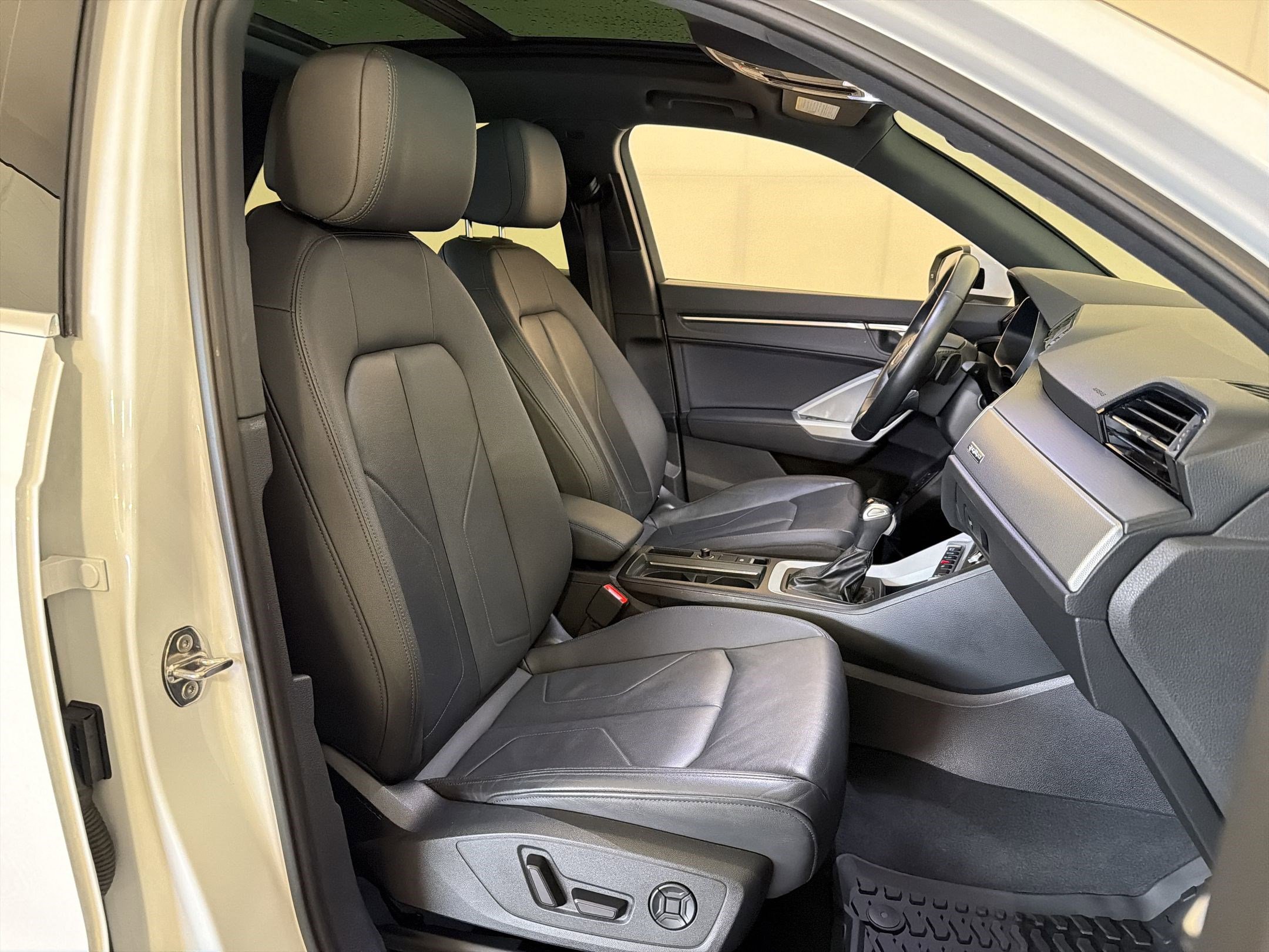 Used 2023 Audi Q3 2.0T Premium image 30