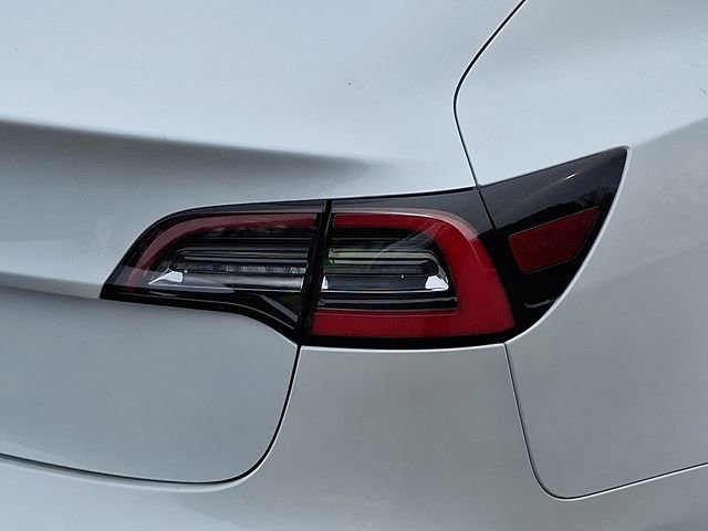 Used 2021 Tesla Model 3 Standard Range Plus image 11