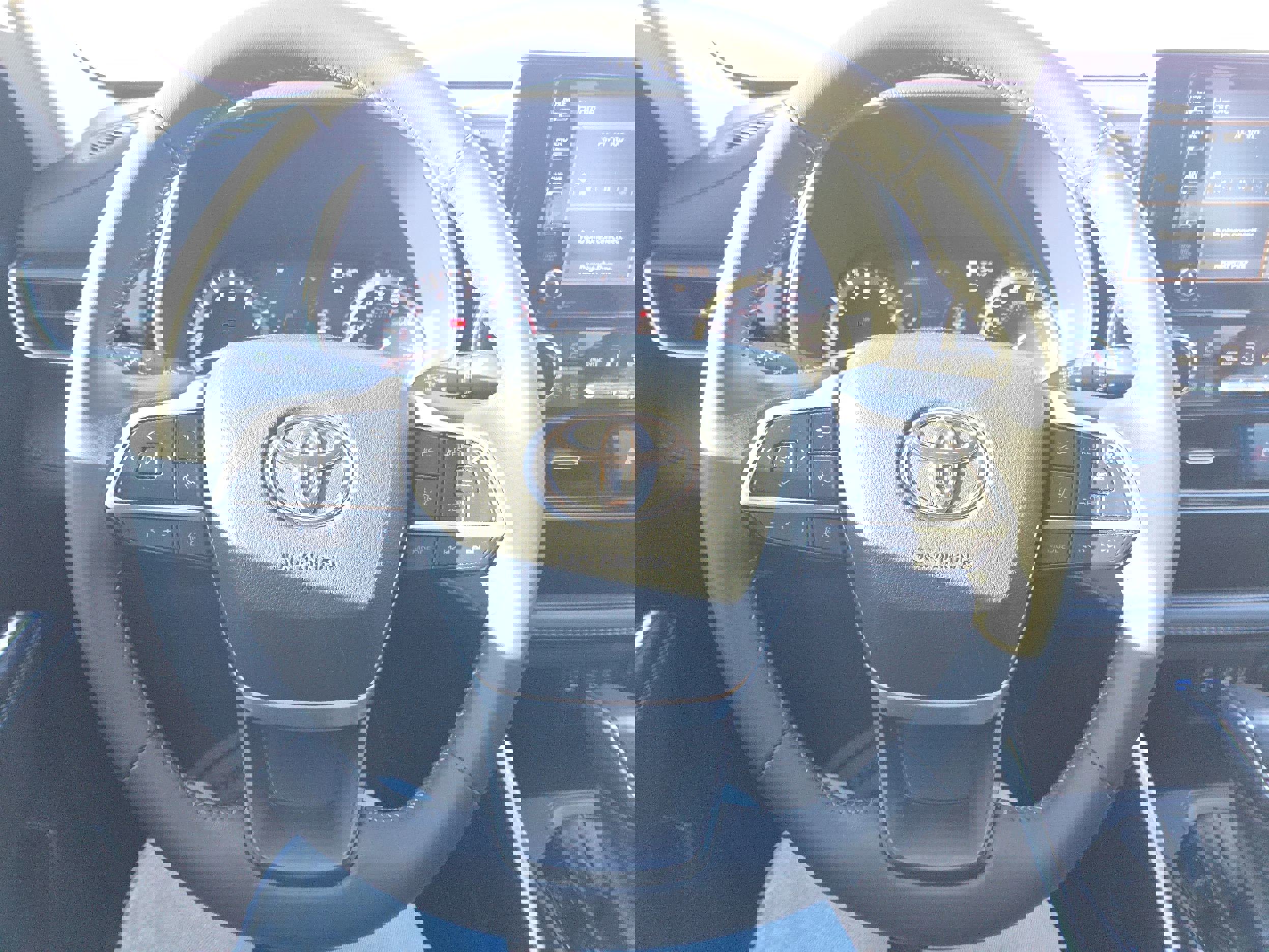 Used 2022 Toyota Highlander XLE image 17