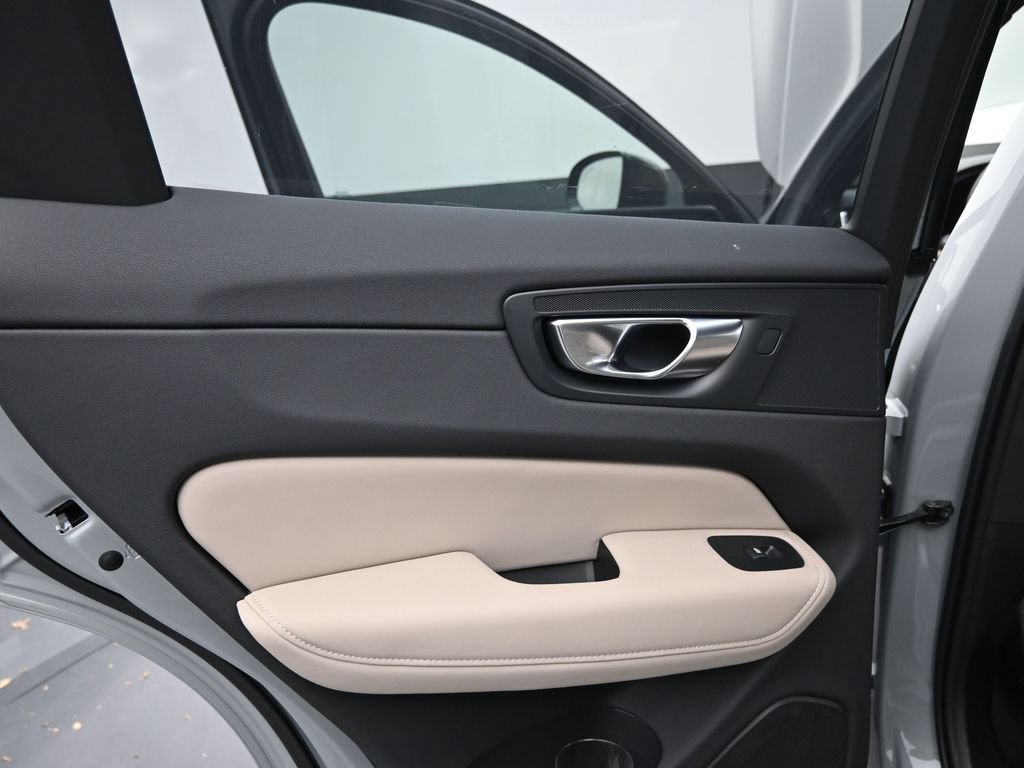 New 2026 Volvo XC60 B5 Plus w/ Protection Package Premier AWD/4WD image 20