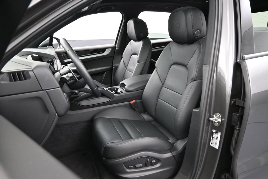 Certified 2026 Porsche Cayenne AWD/4WD image 5
