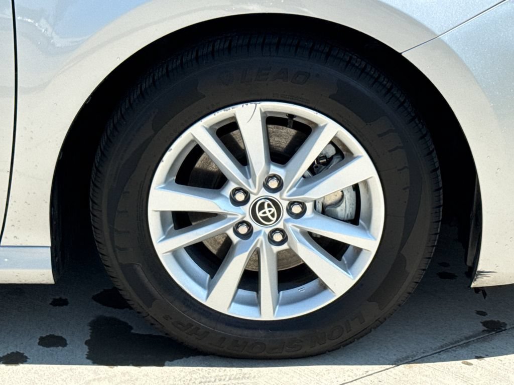 Used 2025 Toyota Camry LE FWD image 11