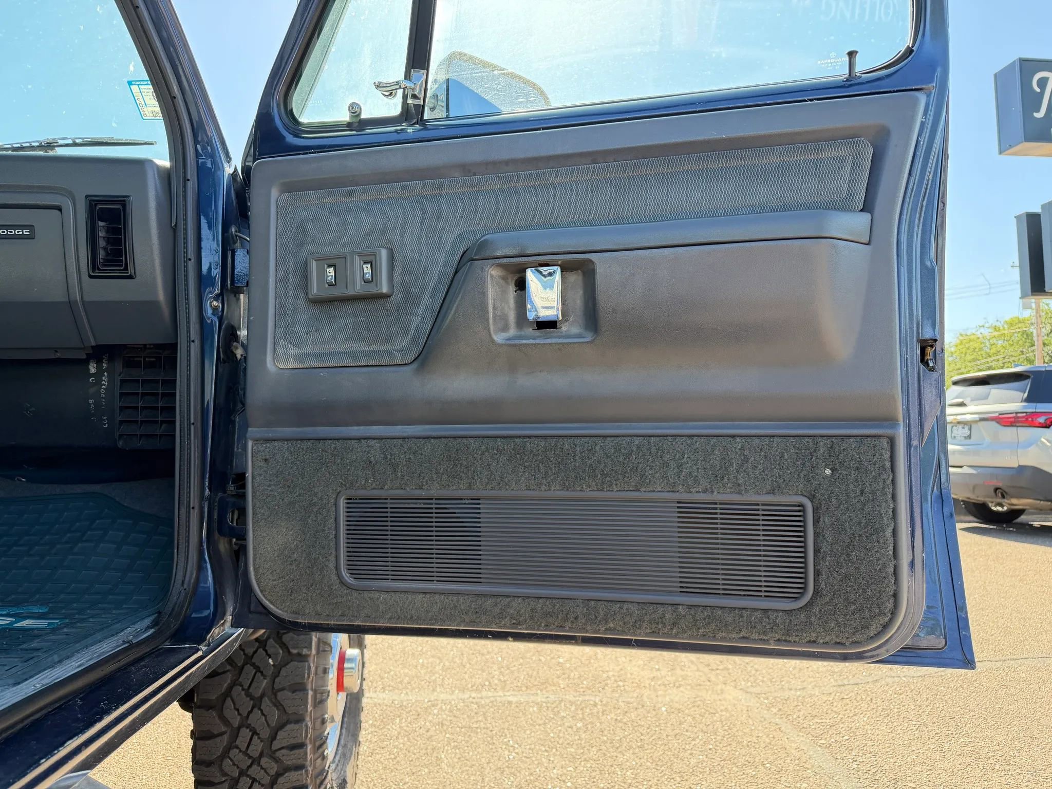 Used 1993 Dodge D/W Truck 250 AWD/4WD image 12