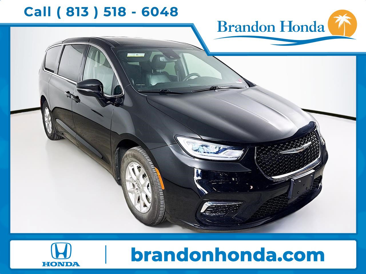 Used 2025 Chrysler Pacifica Select