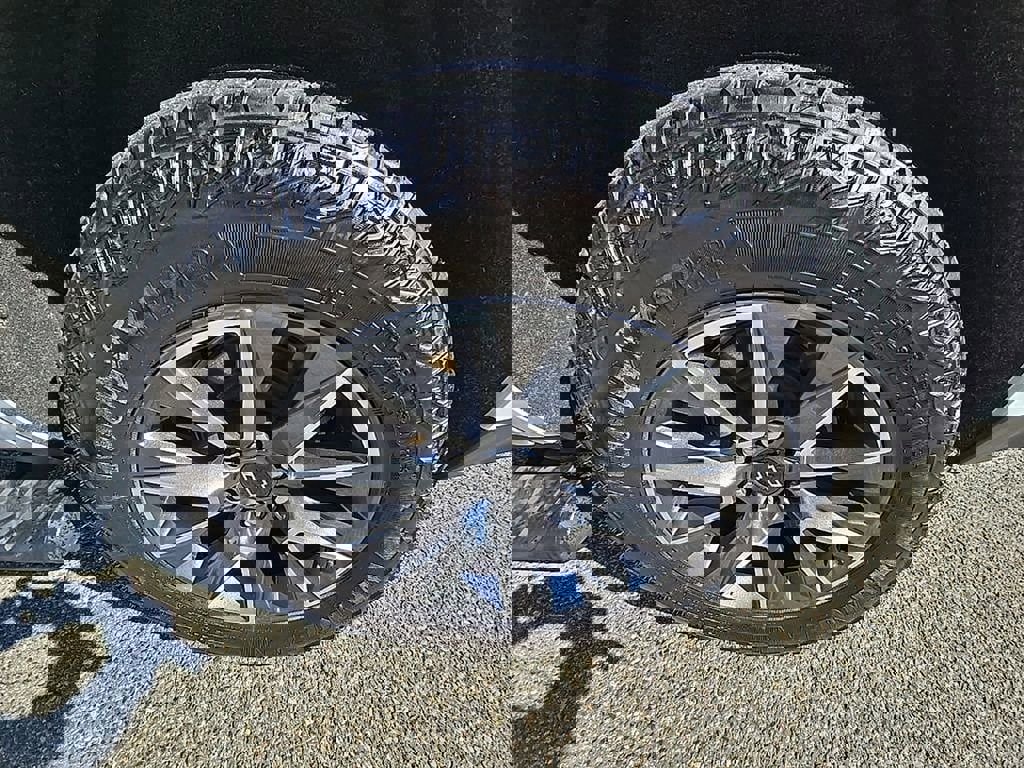 Used 2024 Chevrolet Tahoe Z71 w/ Luxury Package image 33