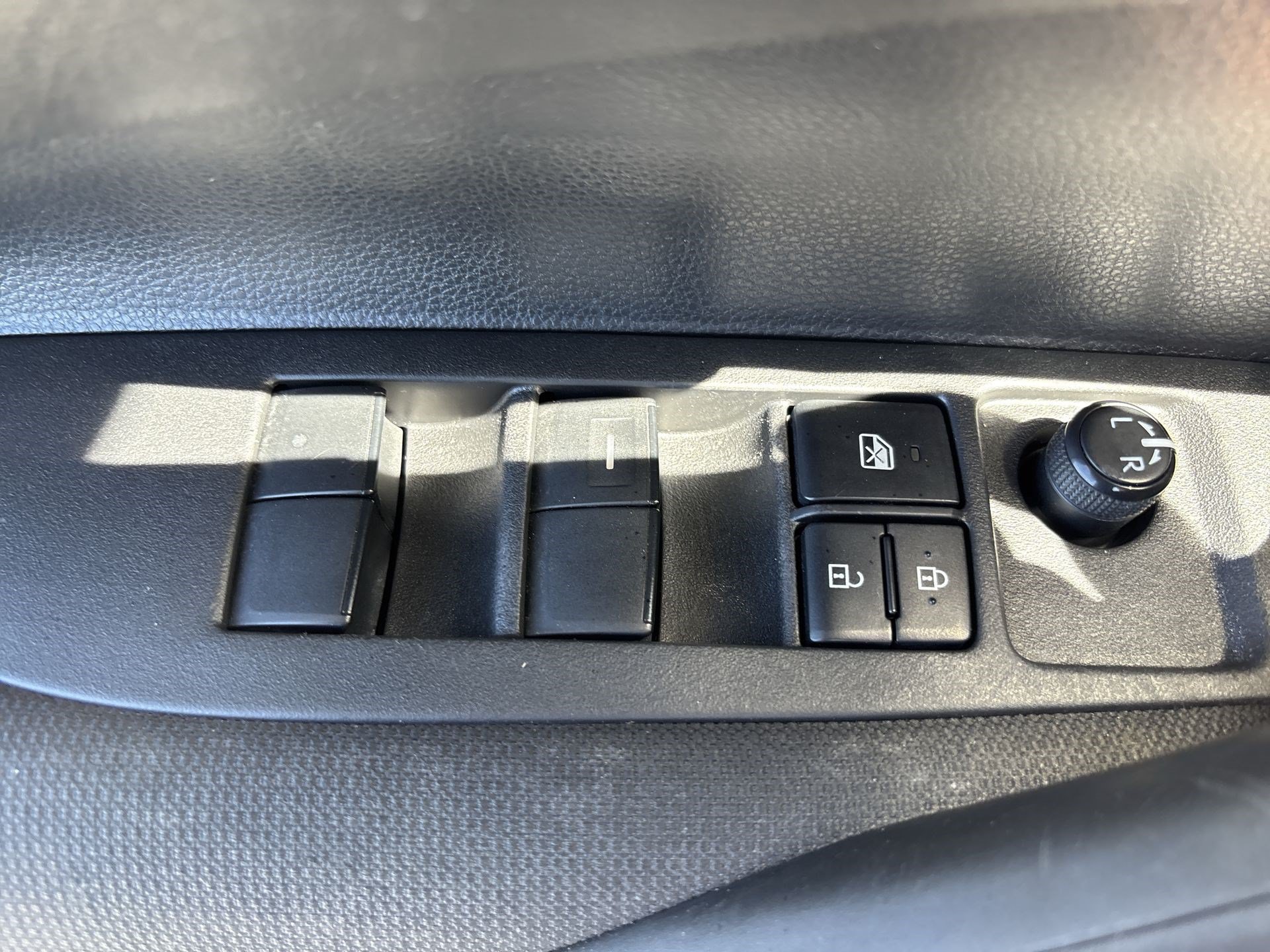 Used 2022 Toyota Corolla LE FWD image 15