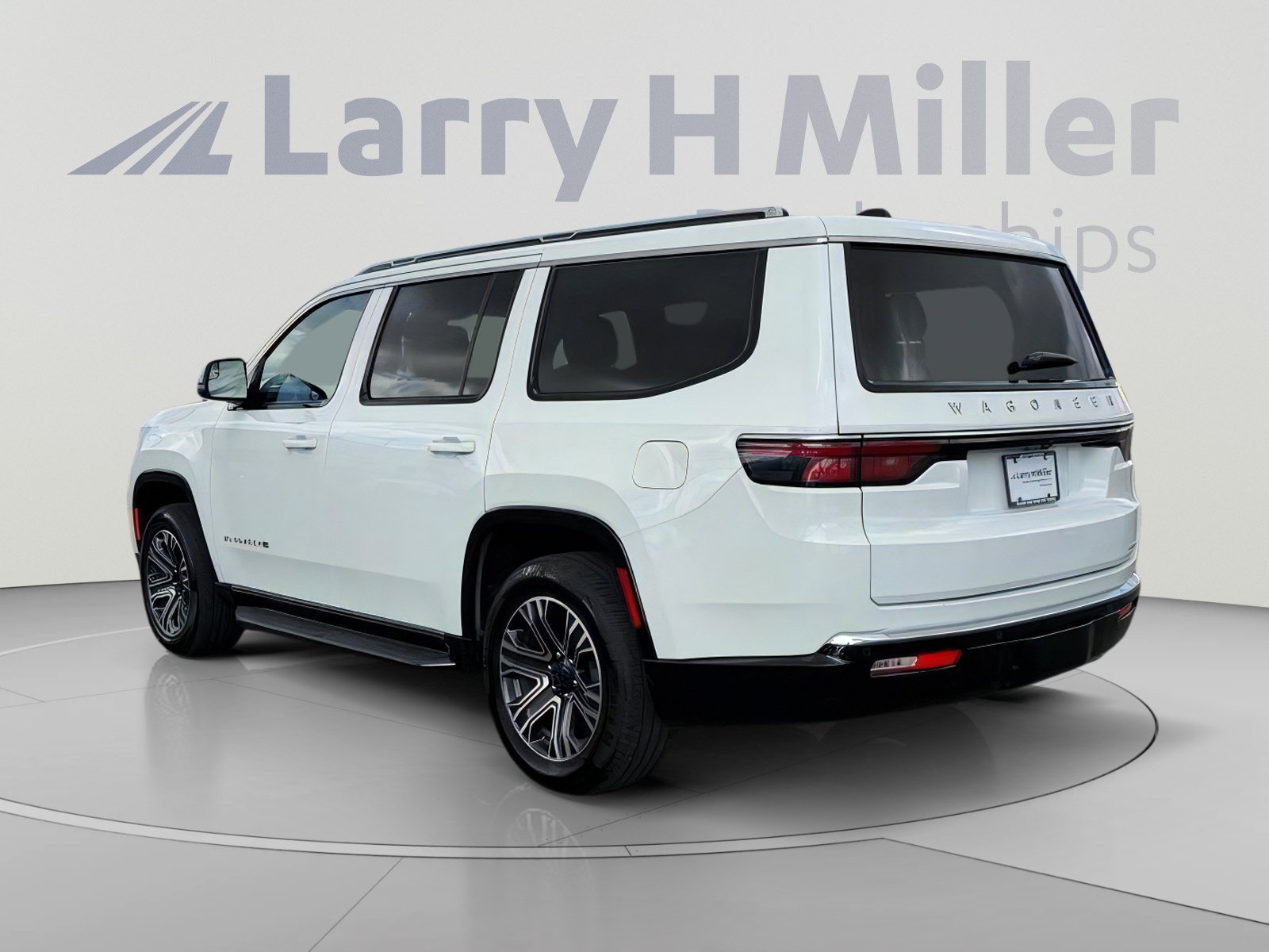 Used 2024 Jeep Wagoneer Series II w/ Flexible Seating Group RWD image 4