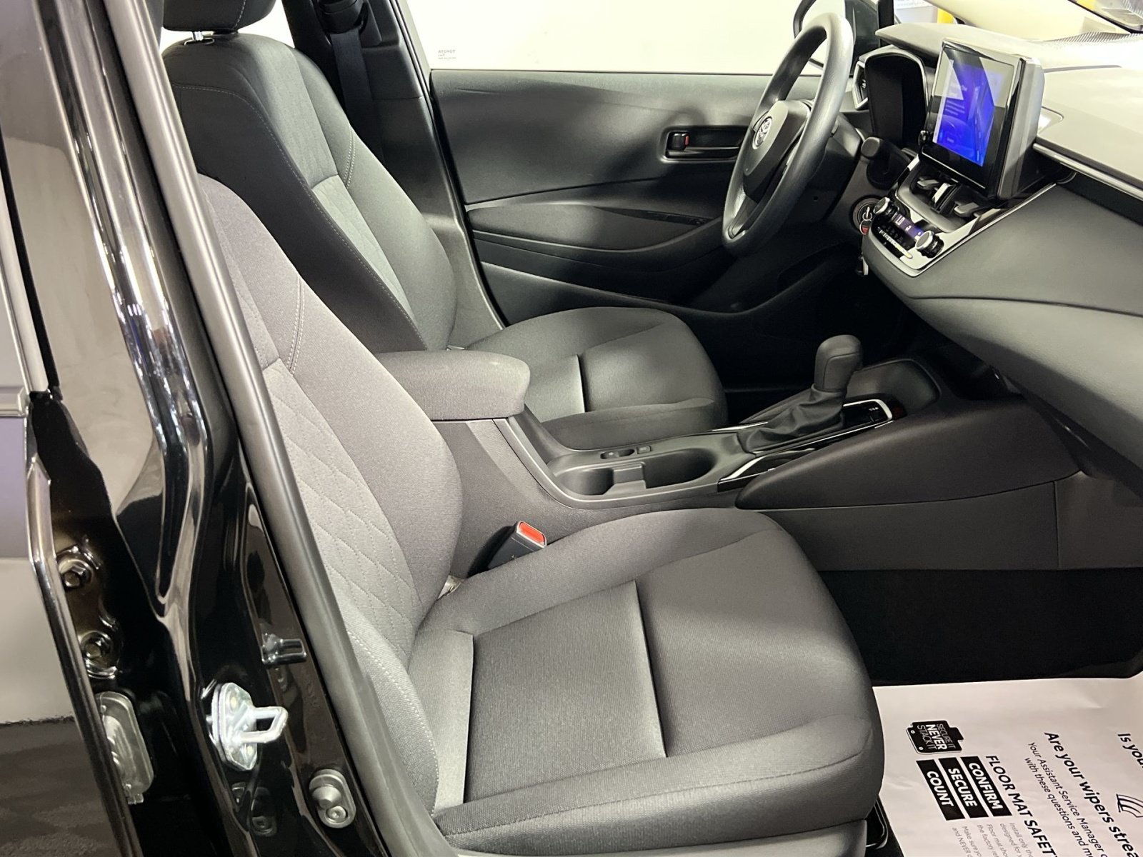 Used 2026 Toyota Corolla LE FWD image 28