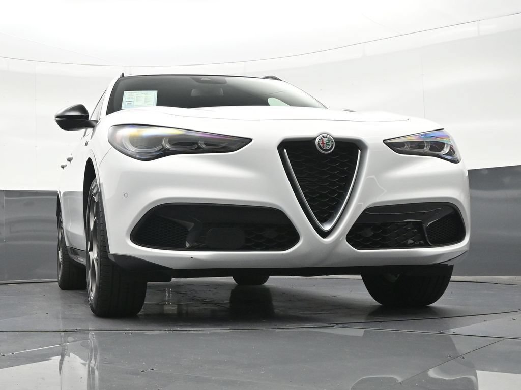 Used 2024 Alfa Romeo Stelvio Ti AWD/4WD image 29